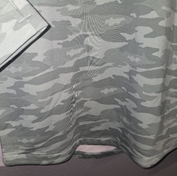 Vineyard Vines Dreamcloth Relaxed Shep Quarter Zip Shirt In Camo Dune Green - Picture 7 of 15